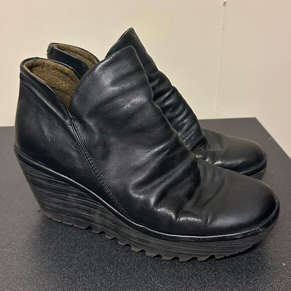 Fly London Yip Leather Wedge Boot Black Leather Size 39 8-8.5 Comfort Shoes - Picture 1 of 14